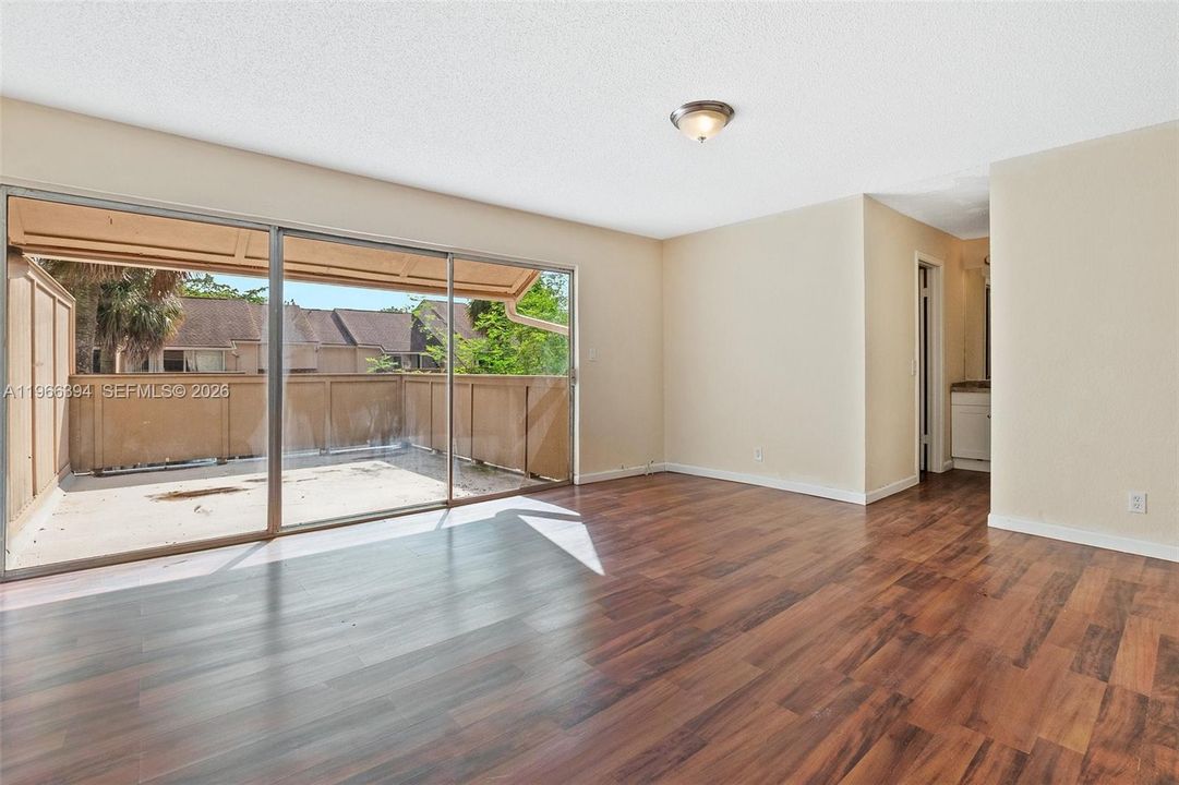 En Venta: $220,000 (3 camas, 2 baños, 1770 Pies cuadrados)