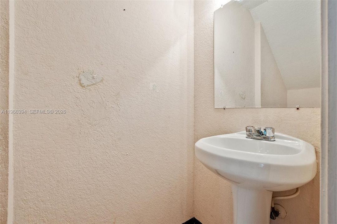 En Venta: $220,000 (3 camas, 2 baños, 1770 Pies cuadrados)