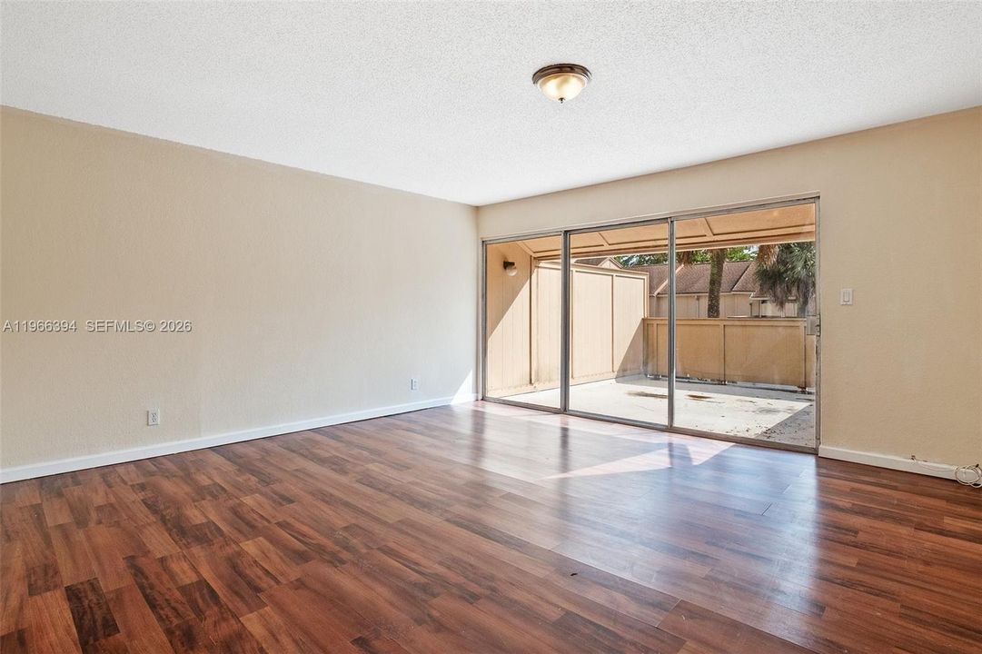 En Venta: $220,000 (3 camas, 2 baños, 1770 Pies cuadrados)