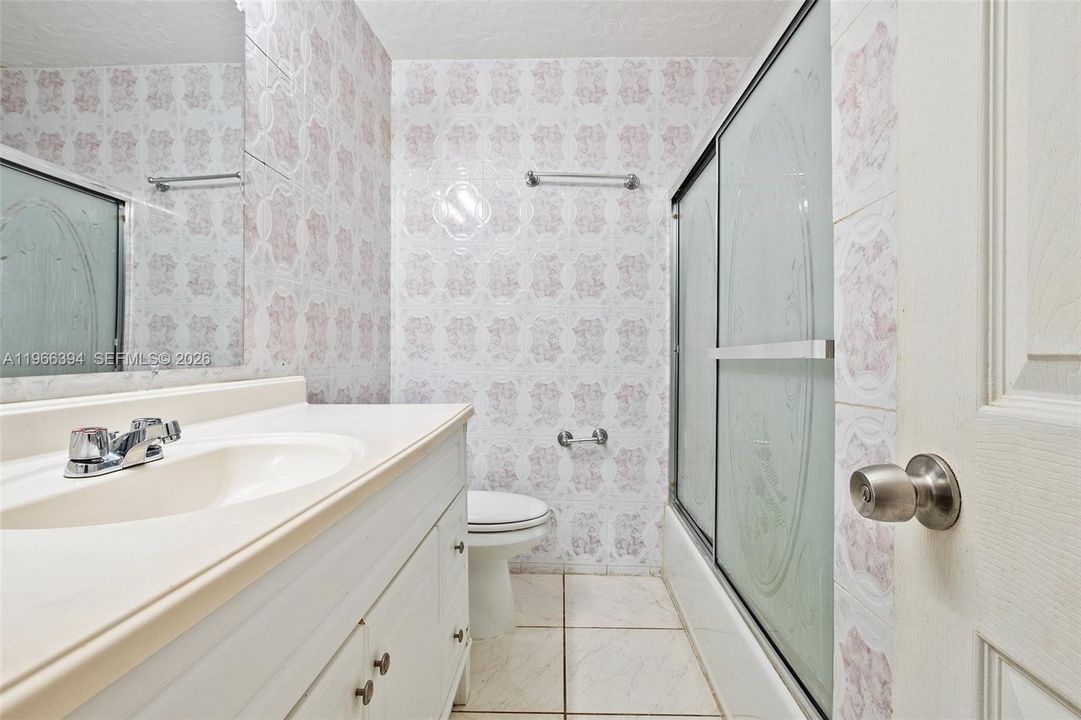 En Venta: $220,000 (3 camas, 2 baños, 1770 Pies cuadrados)