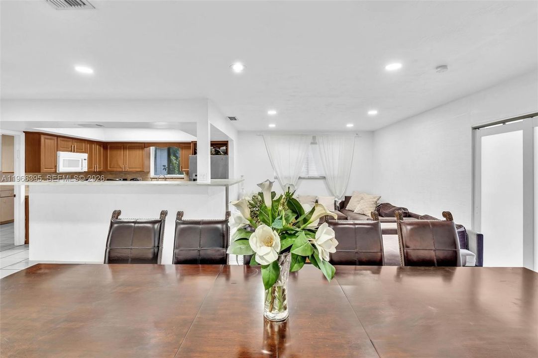 For Sale: $1,750,000 (2 beds, 2 baths, 1920 Square Feet)