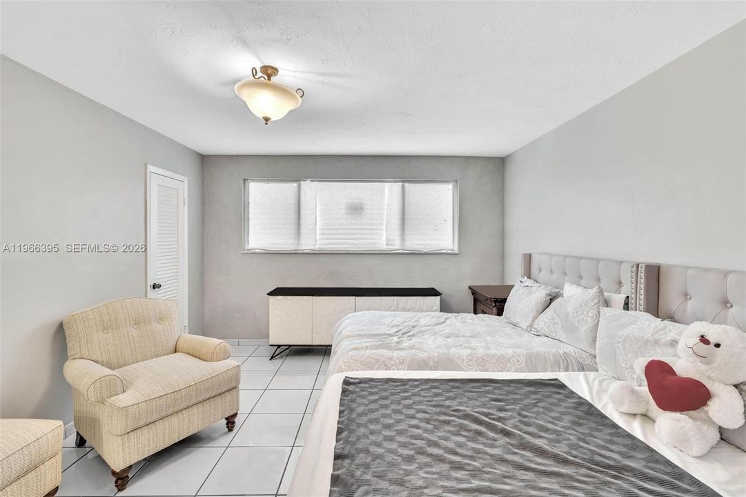 For Sale: $1,750,000 (2 beds, 2 baths, 1920 Square Feet)