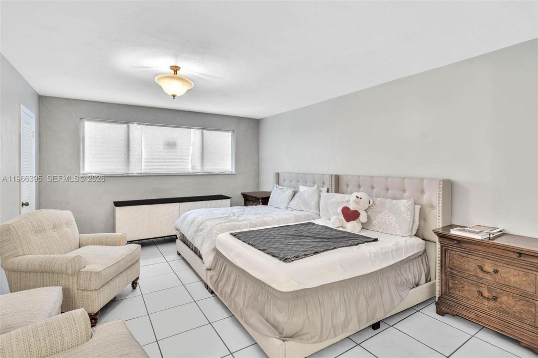 For Sale: $1,750,000 (2 beds, 2 baths, 1920 Square Feet)