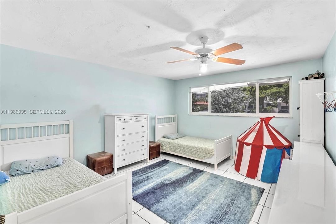 For Sale: $1,750,000 (2 beds, 2 baths, 1920 Square Feet)