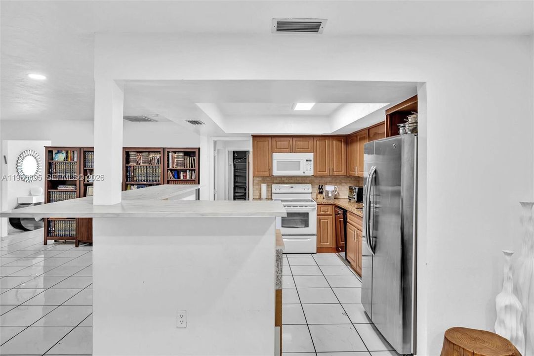 For Sale: $1,750,000 (2 beds, 2 baths, 1920 Square Feet)
