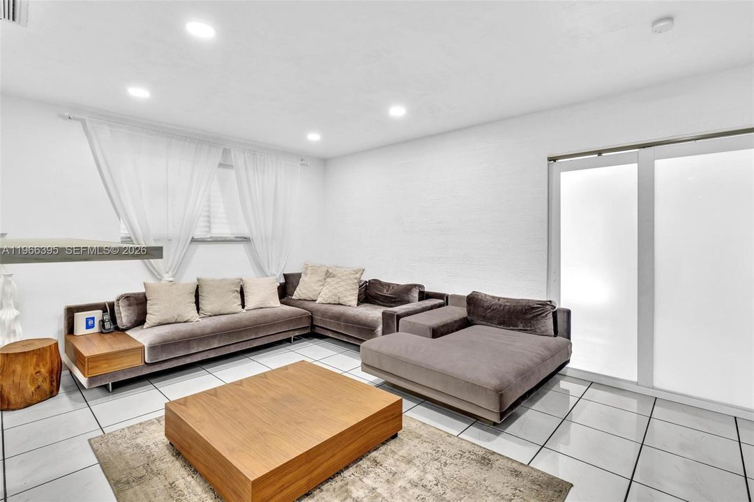 For Sale: $1,750,000 (2 beds, 2 baths, 1920 Square Feet)