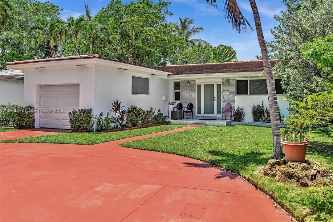 For Sale: $1,750,000 (2 beds, 2 baths, 1920 Square Feet)