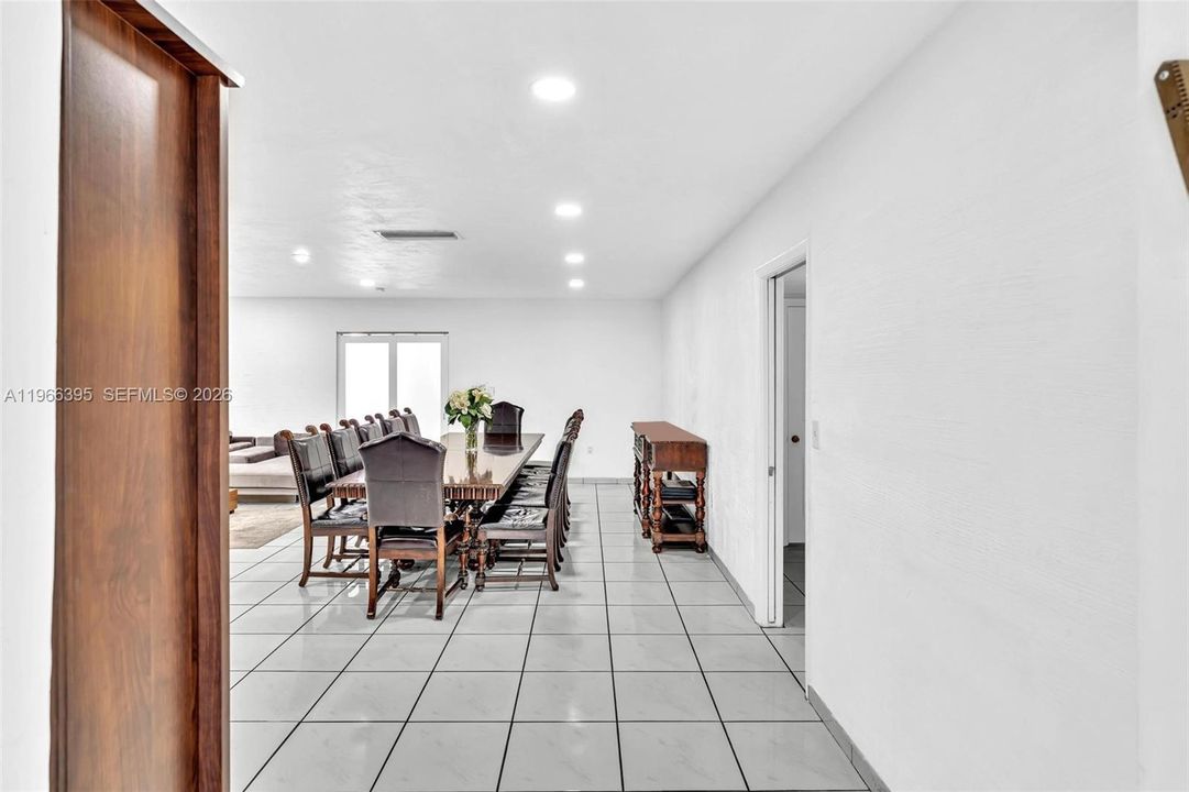 For Sale: $1,750,000 (2 beds, 2 baths, 1920 Square Feet)