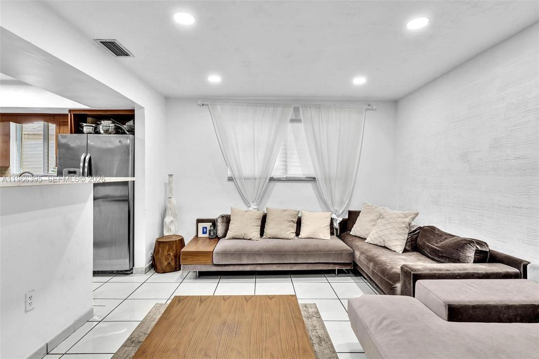 For Sale: $1,750,000 (2 beds, 2 baths, 1920 Square Feet)