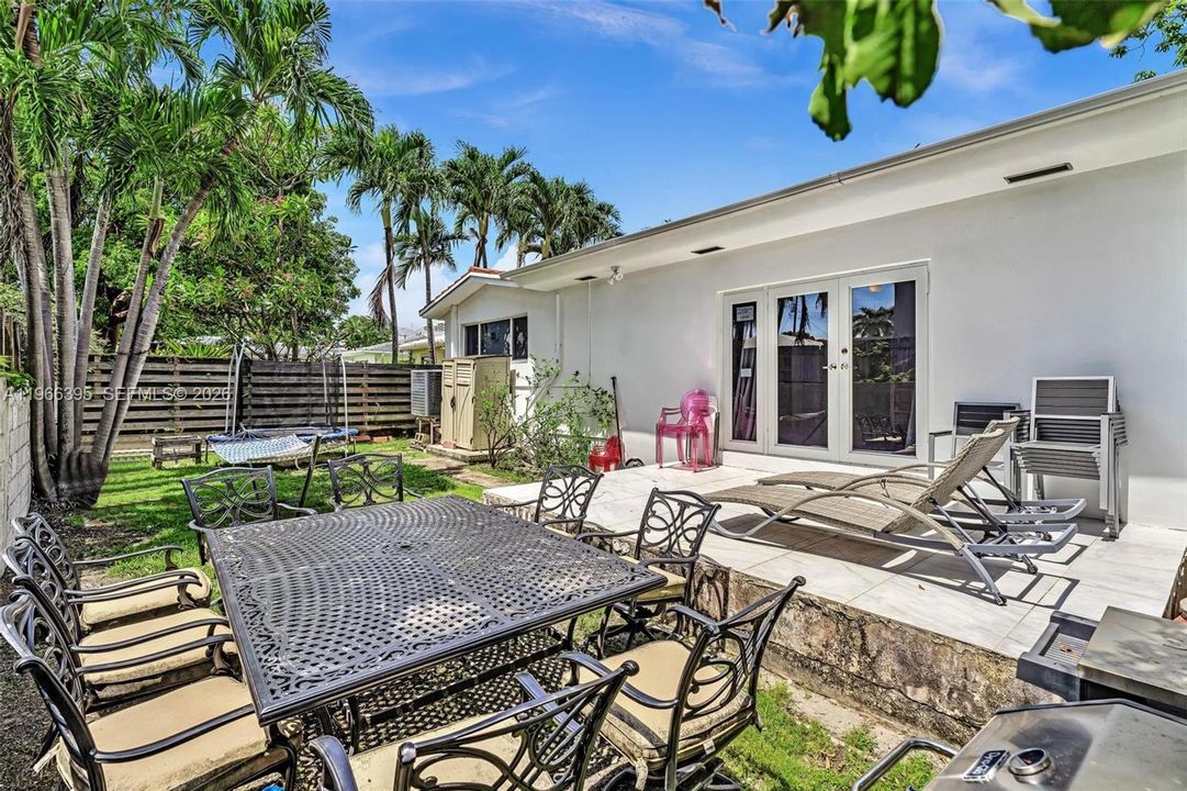 For Sale: $1,750,000 (2 beds, 2 baths, 1920 Square Feet)