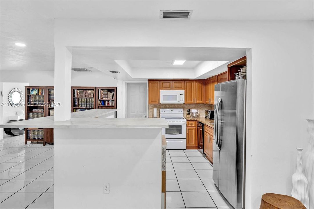 For Sale: $1,750,000 (2 beds, 2 baths, 1920 Square Feet)
