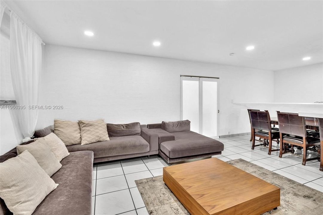 For Sale: $1,750,000 (2 beds, 2 baths, 1920 Square Feet)