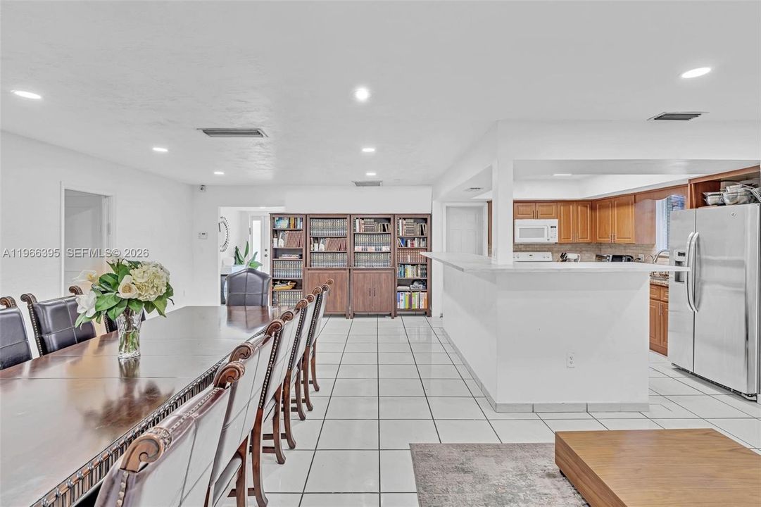 For Sale: $1,750,000 (2 beds, 2 baths, 1920 Square Feet)