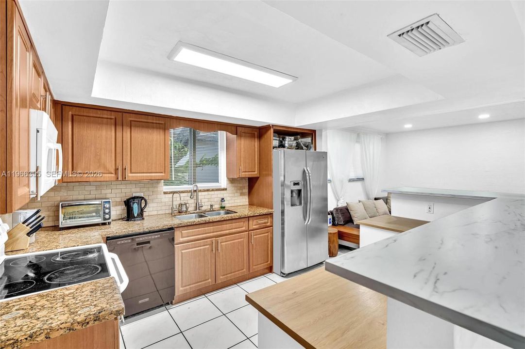 For Sale: $1,750,000 (2 beds, 2 baths, 1920 Square Feet)