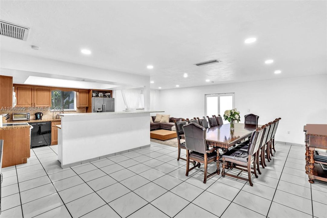 For Sale: $1,750,000 (2 beds, 2 baths, 1920 Square Feet)