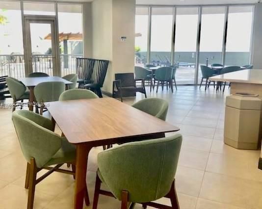 En Venta: $299,000 (0 camas, 1 baños, 503 Pies cuadrados)