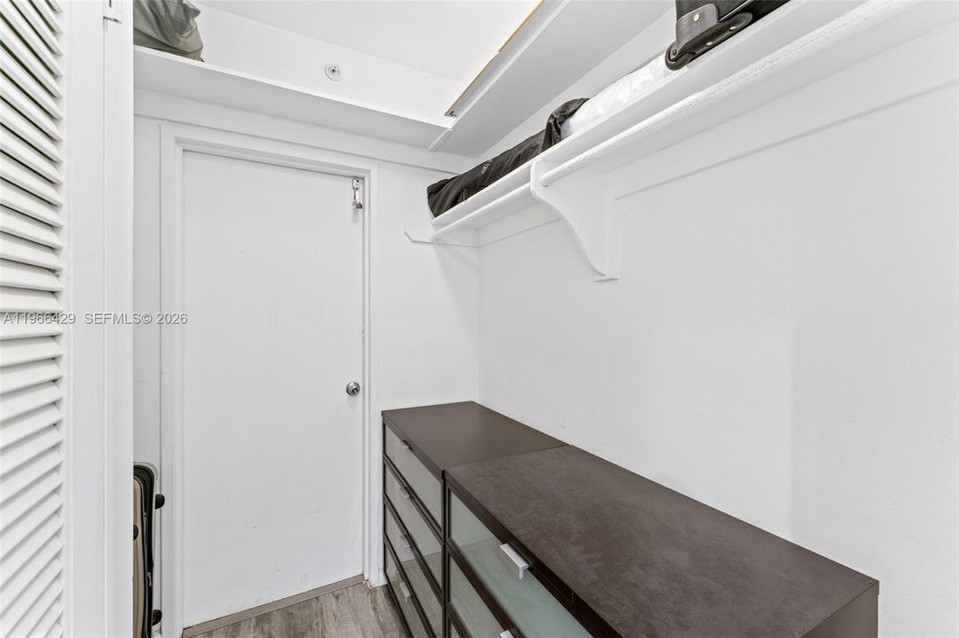 For Sale: $390,000 (0 beds, 1 baths, 544 Square Feet)