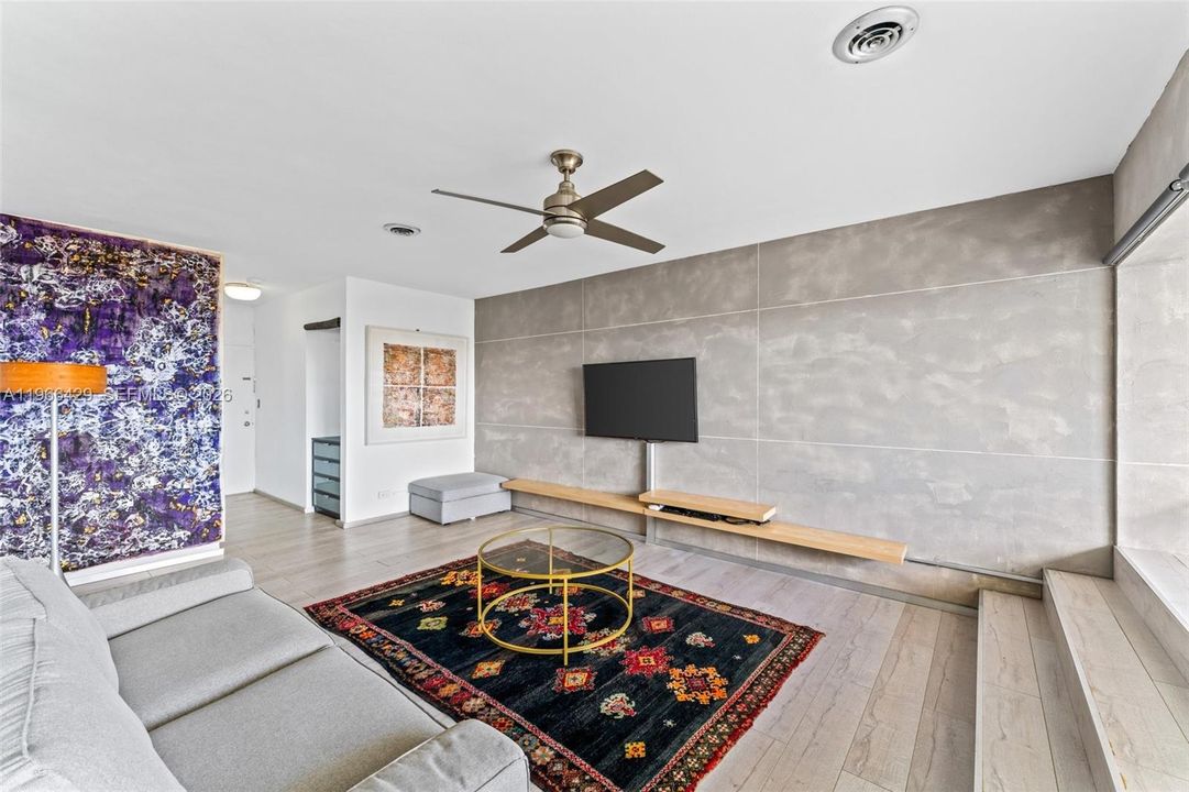 For Sale: $390,000 (0 beds, 1 baths, 544 Square Feet)