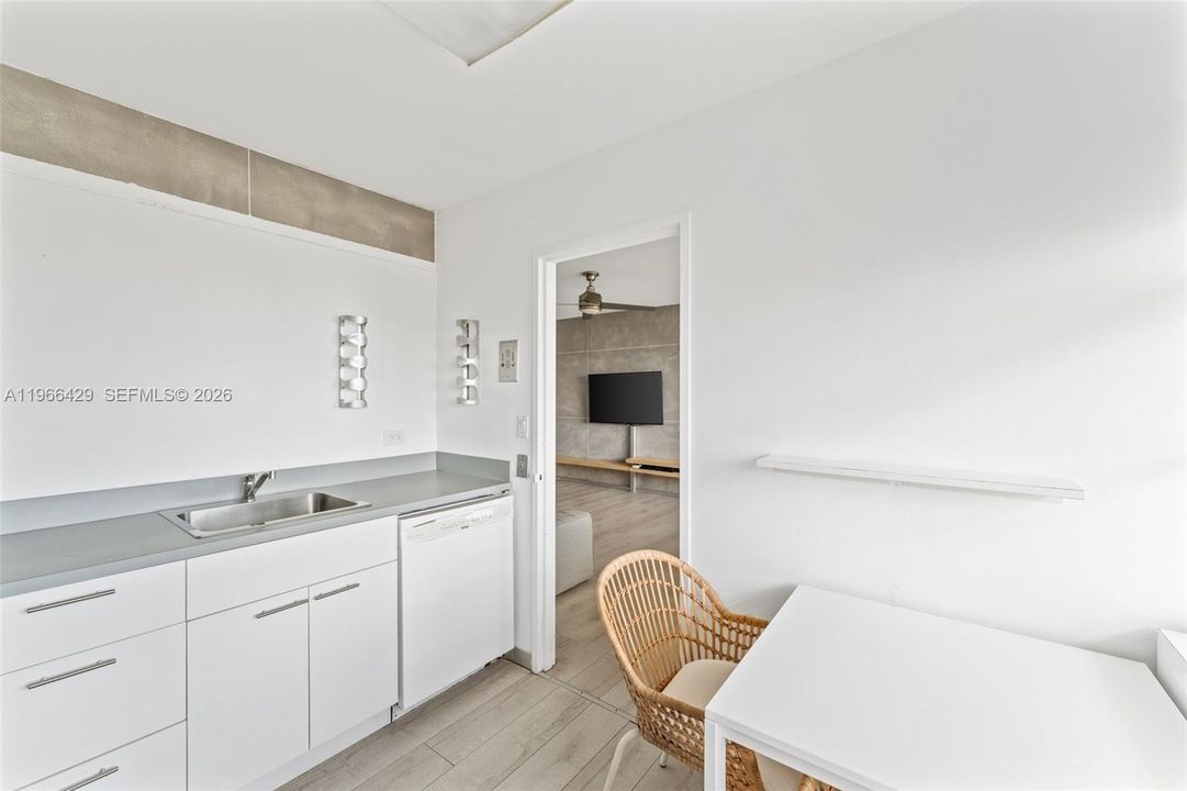 For Sale: $390,000 (0 beds, 1 baths, 544 Square Feet)