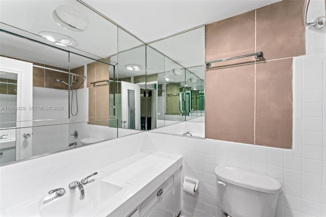 For Sale: $390,000 (0 beds, 1 baths, 544 Square Feet)