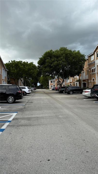 待售: $329,000 (2 贝兹, 2 浴室, 967 平方英尺)