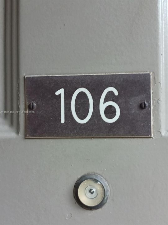 На продажу: $199,000 (2 спален, 1 ванн, 830 Квадратных фут)