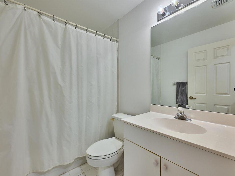 guest upstairs bath