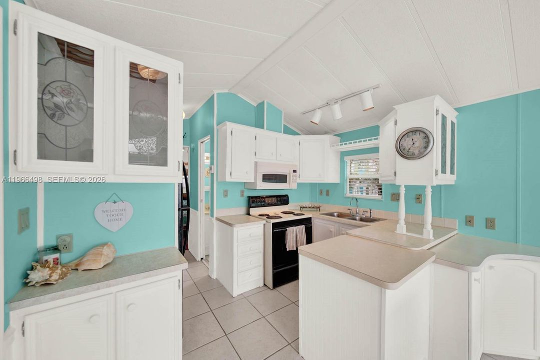 На продажу: $219,900 (2 спален, 1 ванн, 408 Квадратных фут)