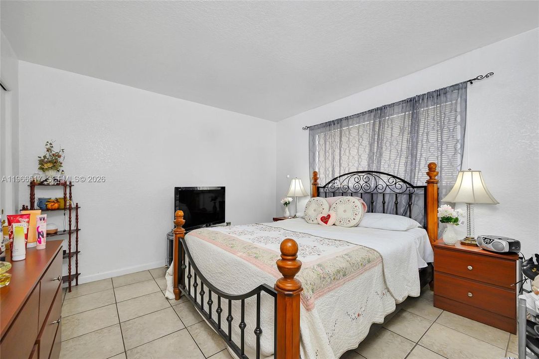 Под контрактом: $210,000 (2 спален, 1 ванн, 646 Квадратных фут)