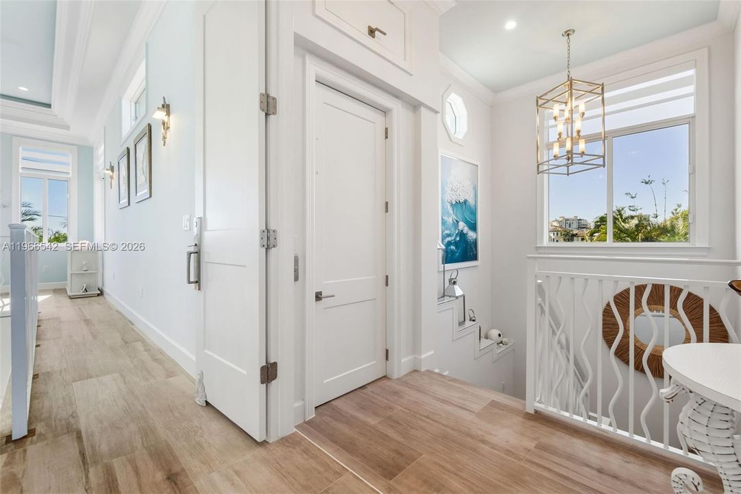На продажу: $2,995,000 (4 спален, 4 ванн, 3336 Квадратных фут)
