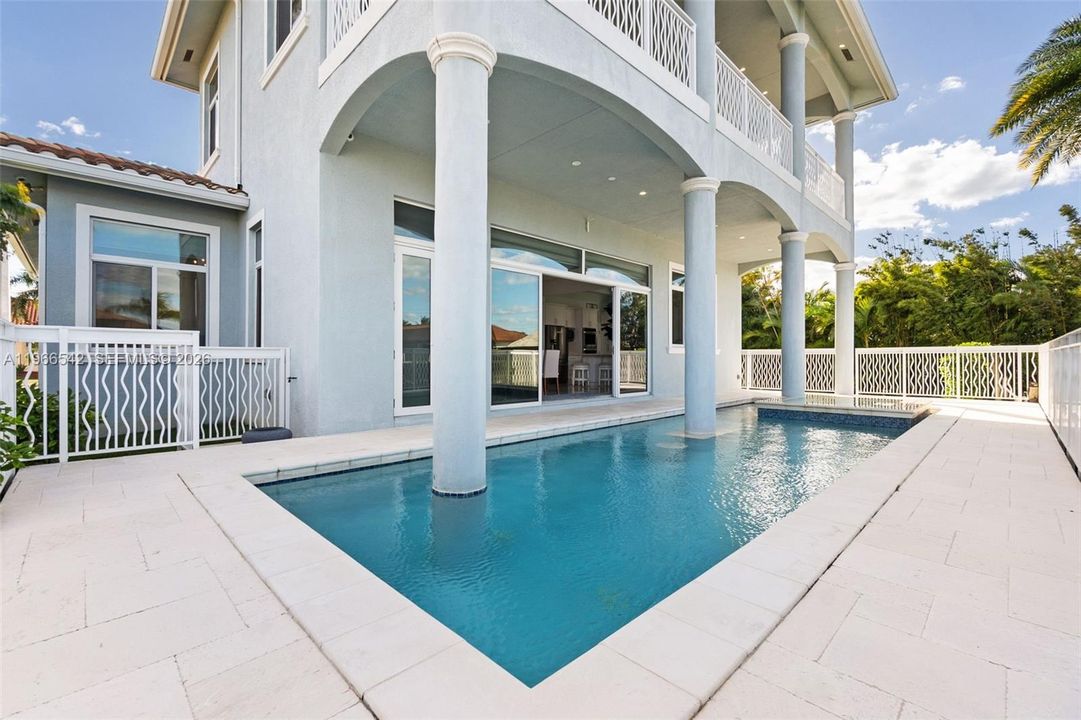 На продажу: $2,995,000 (4 спален, 4 ванн, 3336 Квадратных фут)