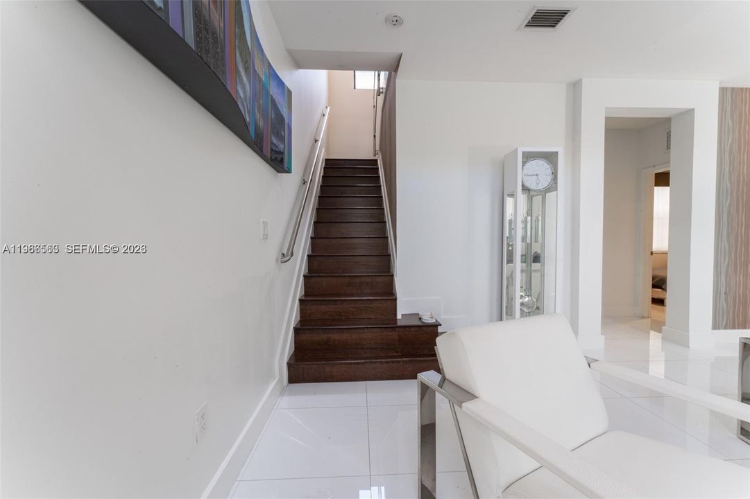 Activo con contrato: $6,500 (4 camas, 4 baños, 2878 Pies cuadrados)