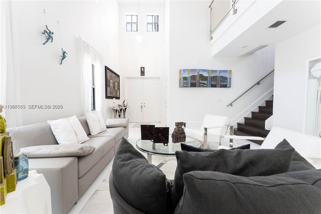 Activo con contrato: $6,500 (4 camas, 4 baños, 2878 Pies cuadrados)