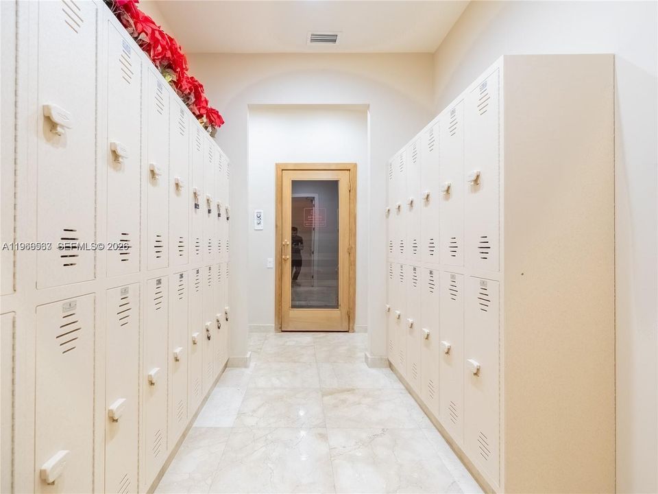 Activo con contrato: $6,500 (4 camas, 4 baños, 2878 Pies cuadrados)