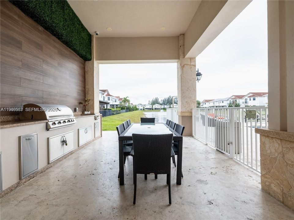 Activo con contrato: $6,500 (4 camas, 4 baños, 2878 Pies cuadrados)