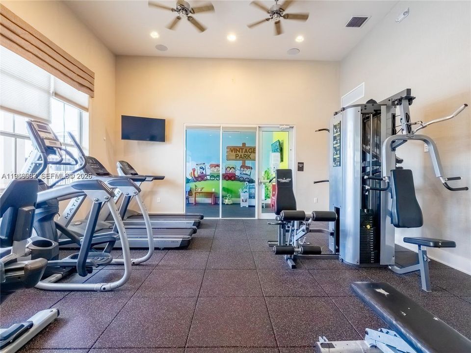 Activo con contrato: $6,500 (4 camas, 4 baños, 2878 Pies cuadrados)