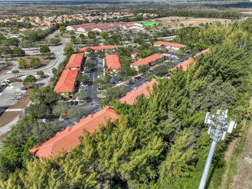 На продажу: $255,900 (3 спален, 2 ванн, 1092 Квадратных фут)