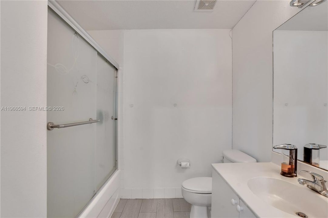 На продажу: $255,900 (3 спален, 2 ванн, 1092 Квадратных фут)