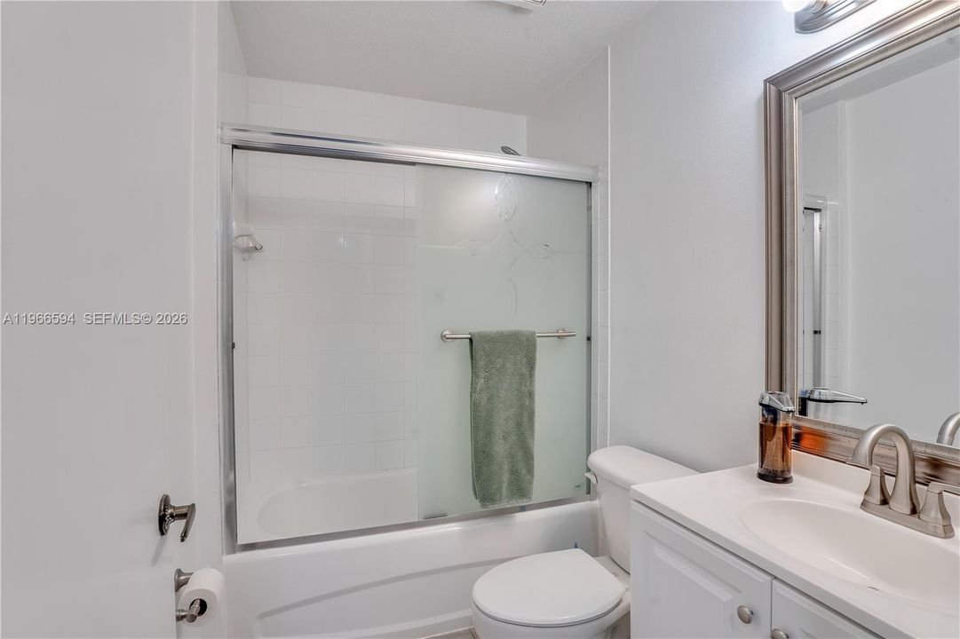 На продажу: $255,900 (3 спален, 2 ванн, 1092 Квадратных фут)