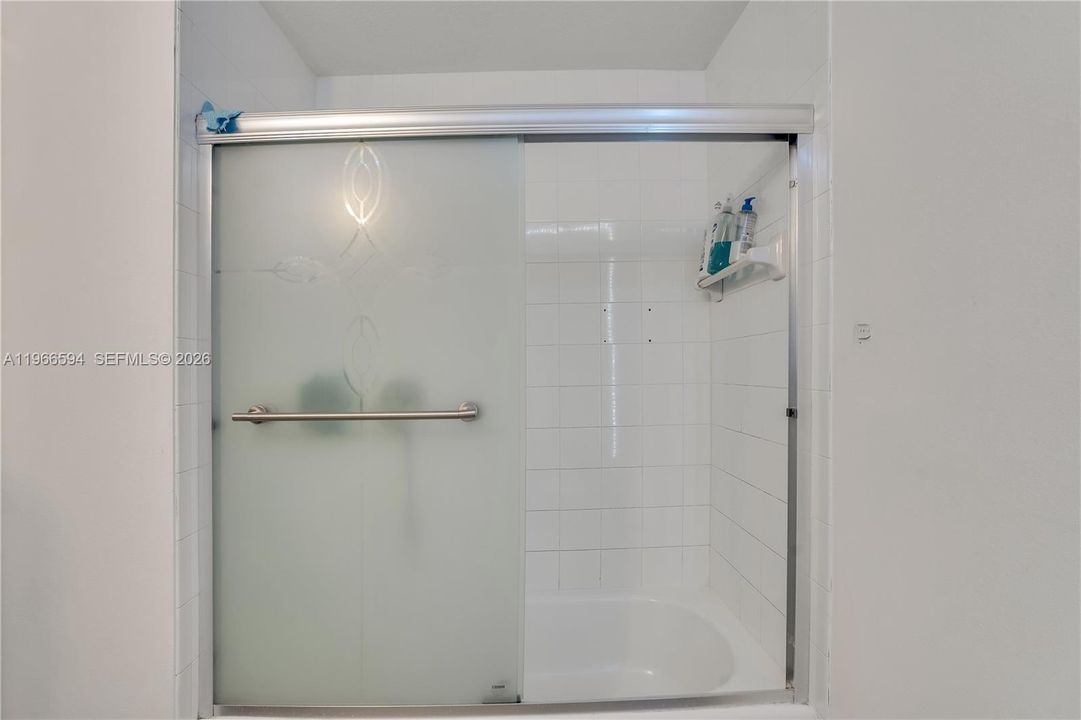 На продажу: $255,900 (3 спален, 2 ванн, 1092 Квадратных фут)