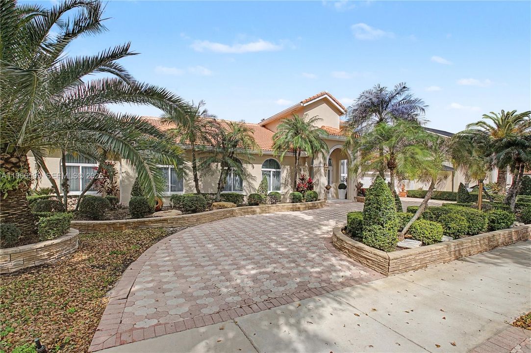 For Sale: $1,500,000 (5 beds, 4 baths, 3299 Square Feet)