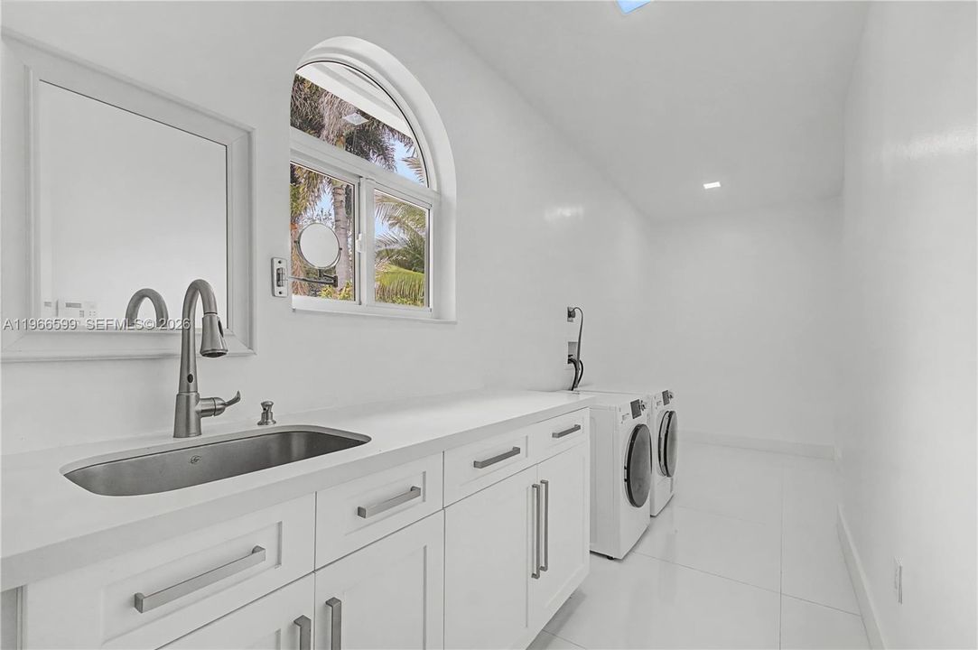 For Sale: $1,500,000 (5 beds, 4 baths, 3299 Square Feet)