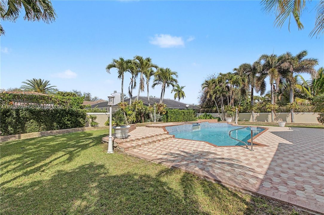 For Sale: $1,500,000 (5 beds, 4 baths, 3299 Square Feet)