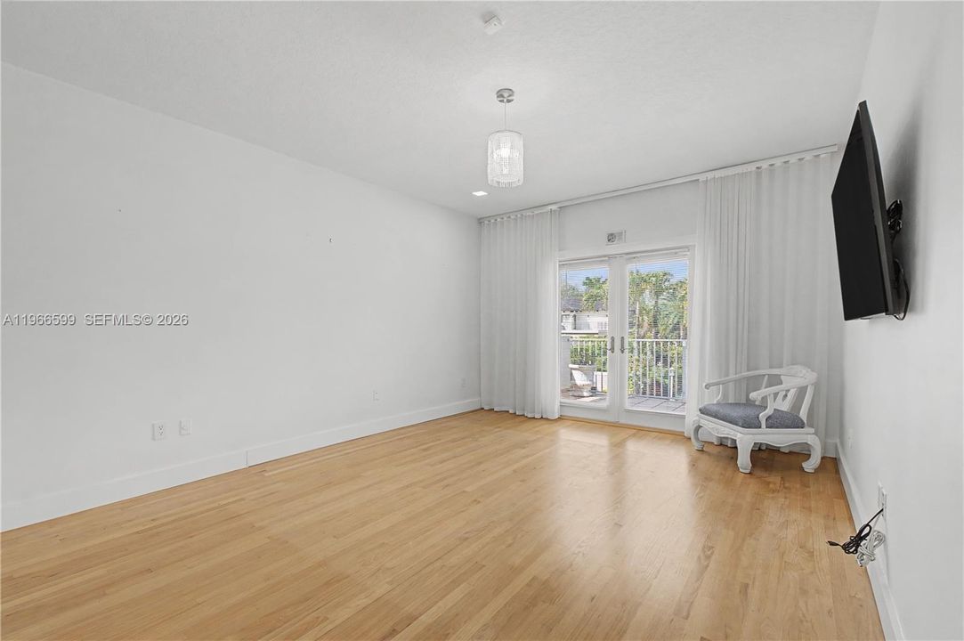 For Sale: $1,500,000 (5 beds, 4 baths, 3299 Square Feet)