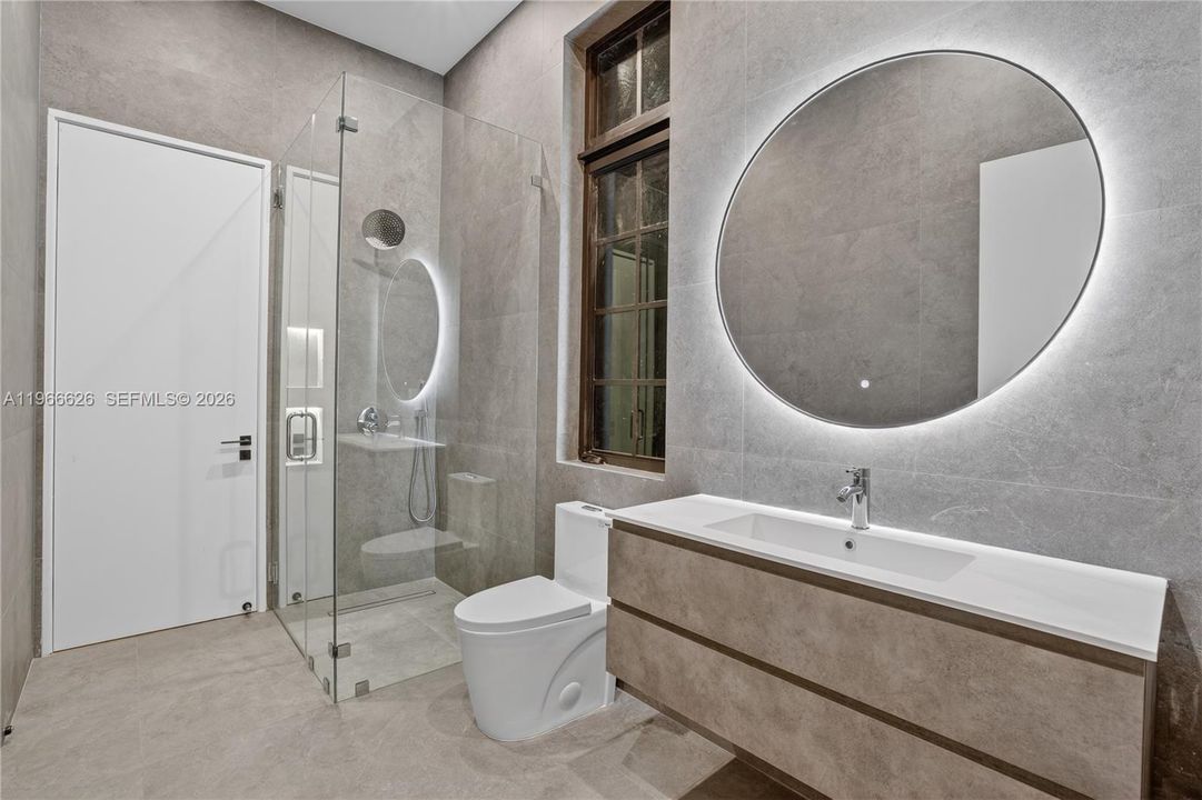Recently Sold: $5,250,000 (6 beds, 6 baths, 4455 Square Feet)