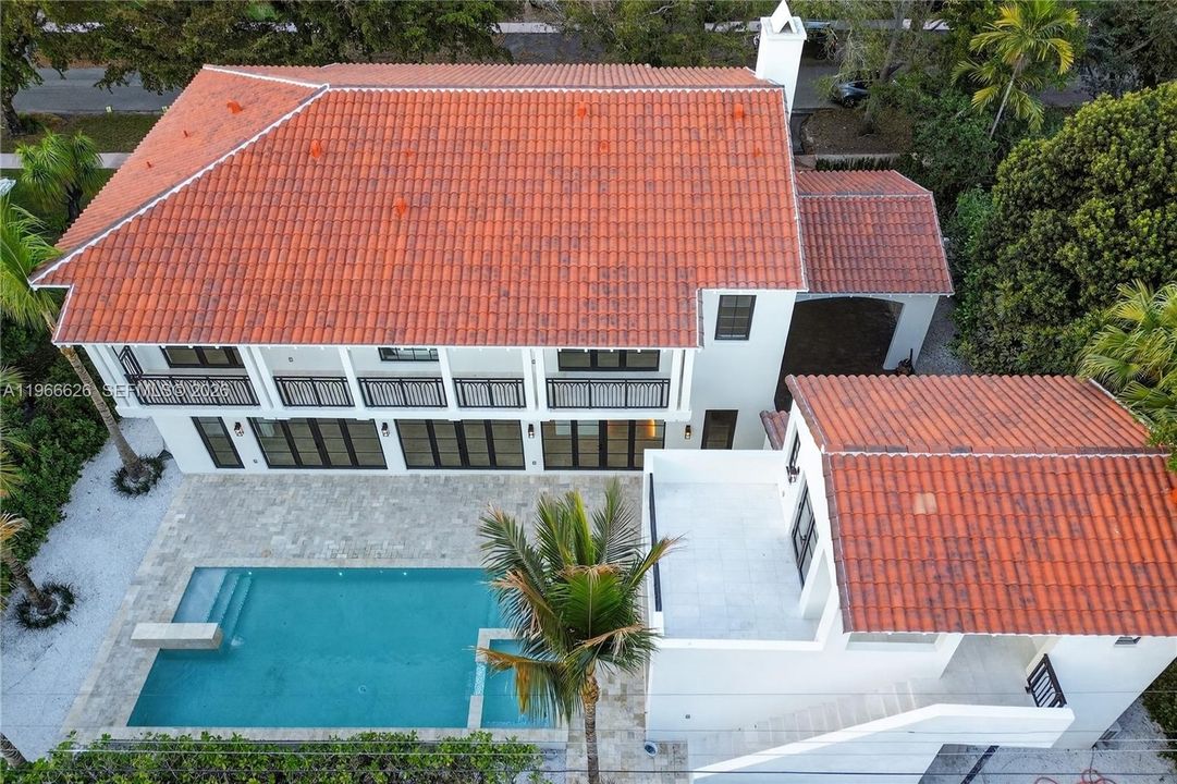 Recently Sold: $5,250,000 (6 beds, 6 baths, 4455 Square Feet)