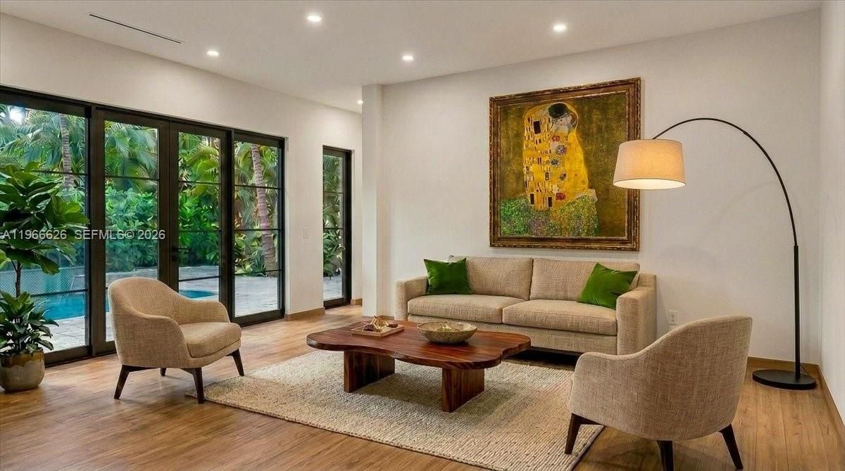 Recently Sold: $5,250,000 (6 beds, 6 baths, 4455 Square Feet)