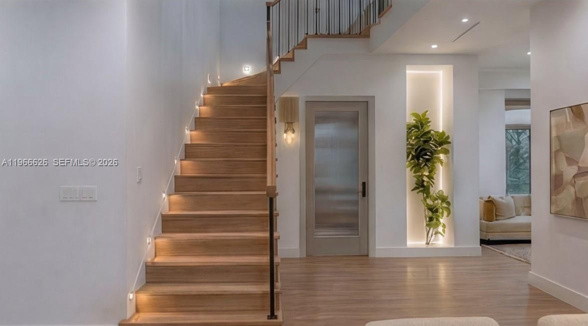 Recently Sold: $5,250,000 (6 beds, 6 baths, 4455 Square Feet)