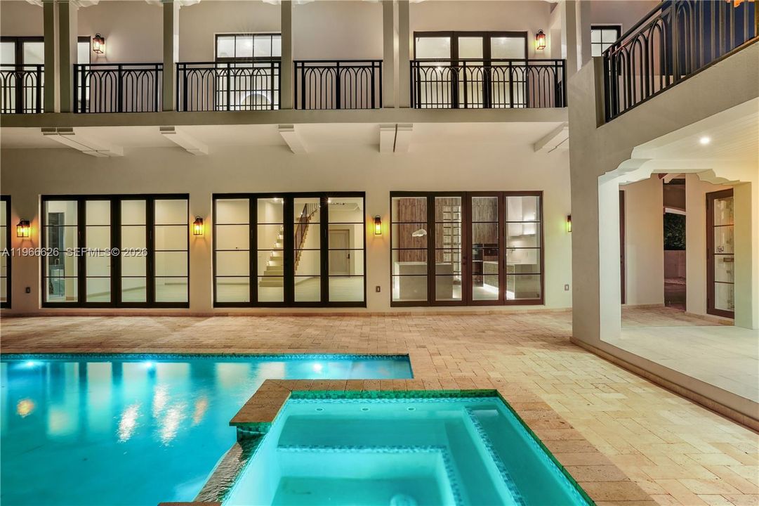 Recently Sold: $5,250,000 (6 beds, 6 baths, 4455 Square Feet)
