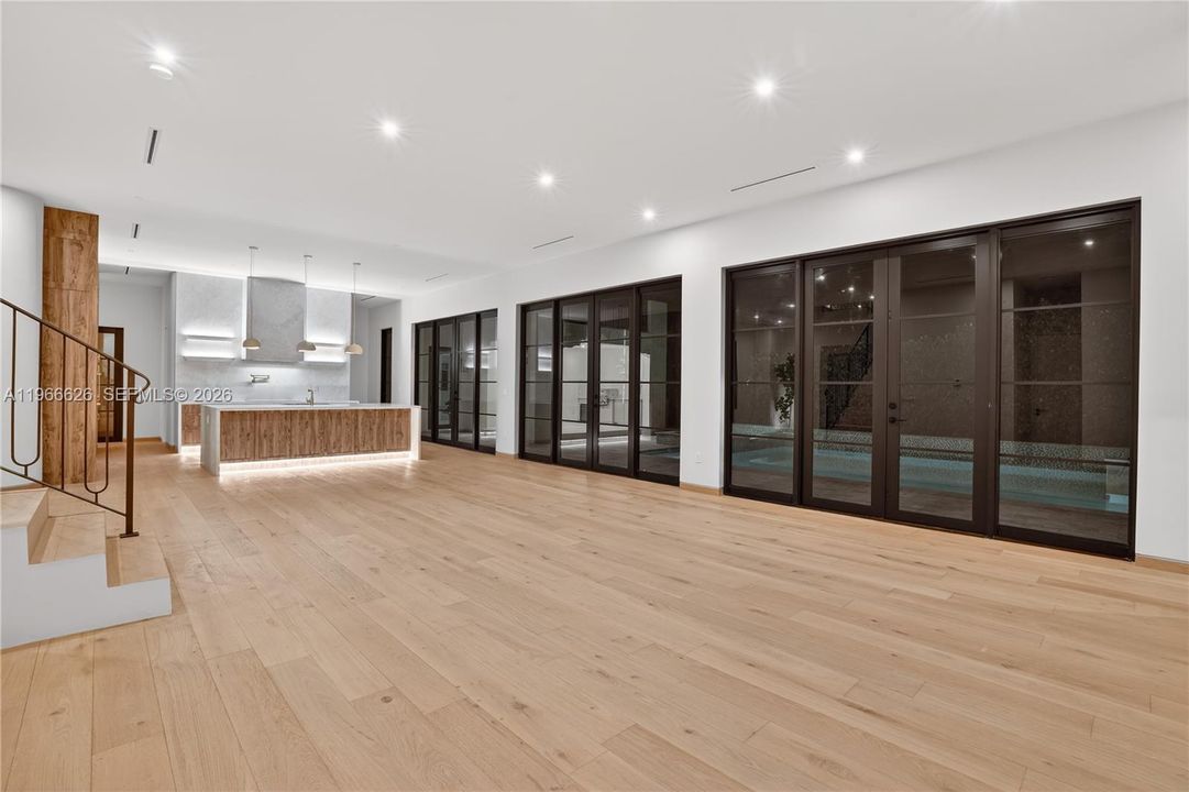 Recently Sold: $5,250,000 (6 beds, 6 baths, 4455 Square Feet)